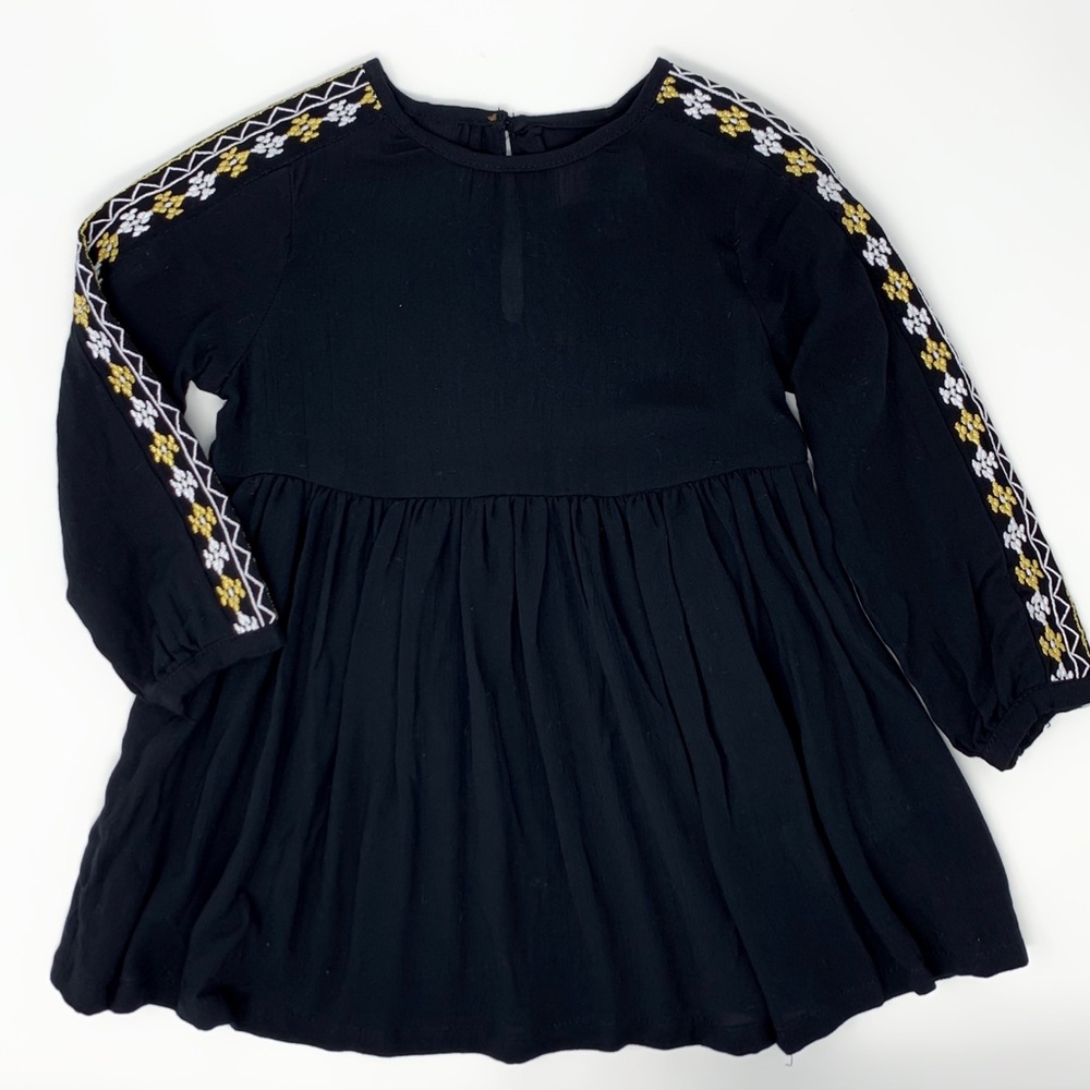 🎀 OLD NAVY Embroidered Dress • 18-24M